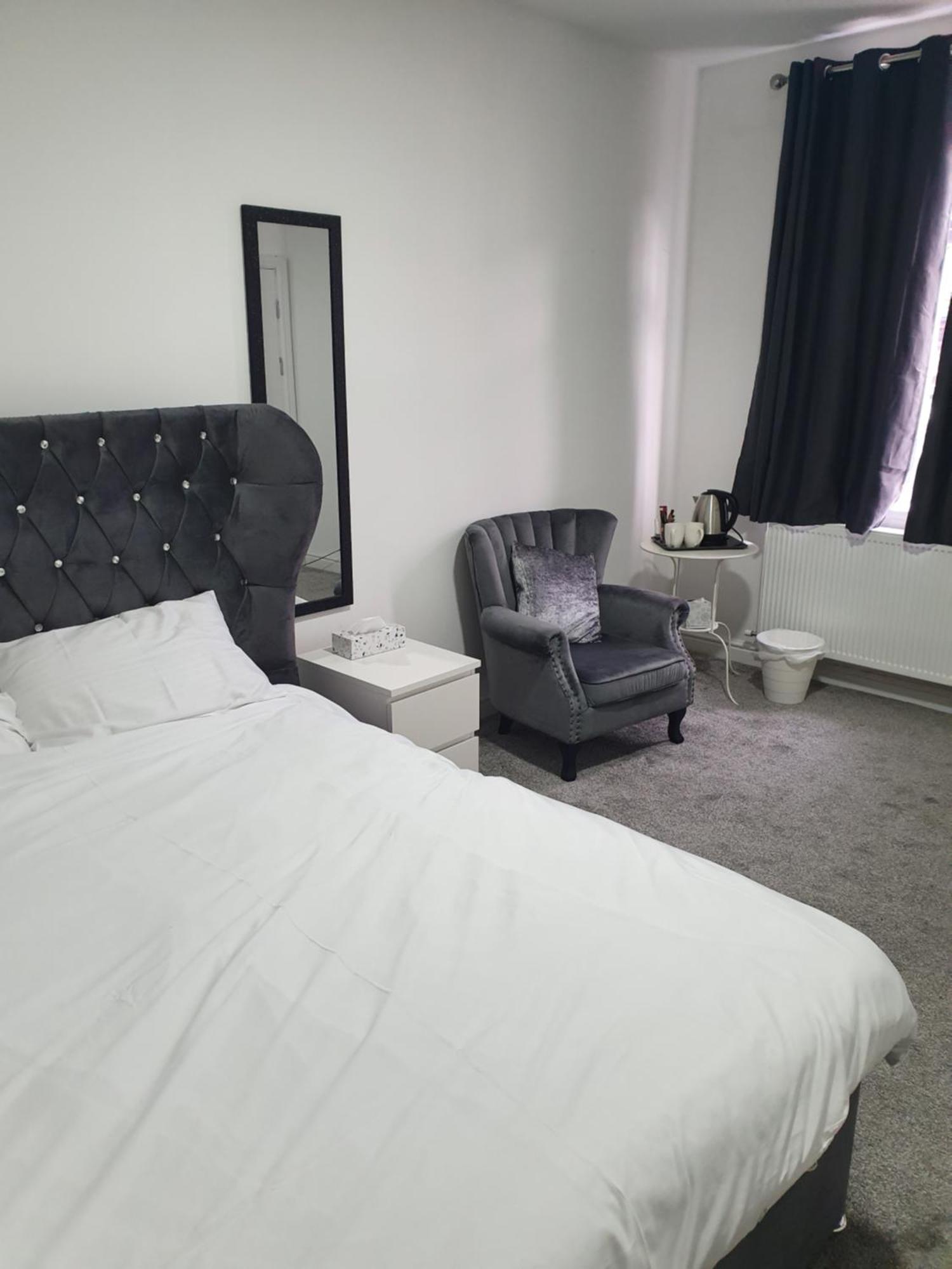 Beautiful Rooms Shaw St And Pine St Bury  Oda fotoğraf